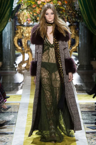 Look 17